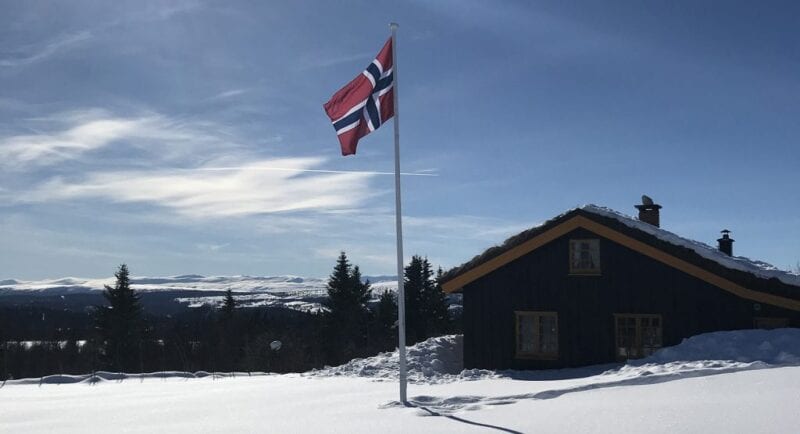 Flaggstang i tre til eksisterende stativ