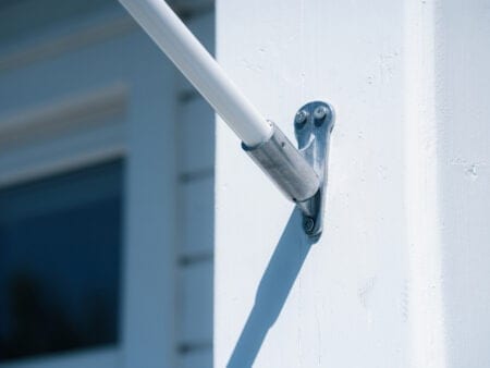 Fast holder for vegg 60 grader - 3 punkt til balkongflaggstang